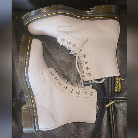 Dr. Martens 1460 Pascal Virginia Leather Lace Up Boots 'Vintage Taupe' size 6 - Picture 13 of 16